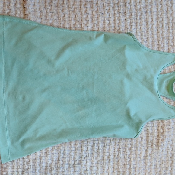 Fitted Under Armour Tank - Picture 2 of 2